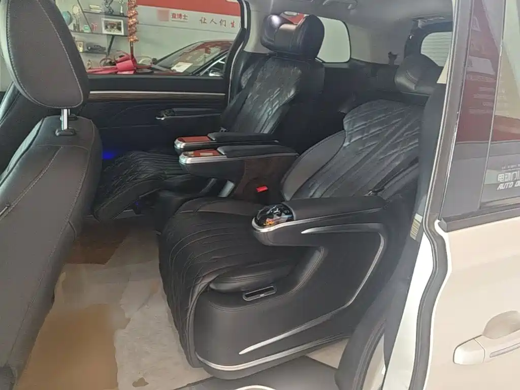 GAC Motor Trumpchi M8 — фото 17
