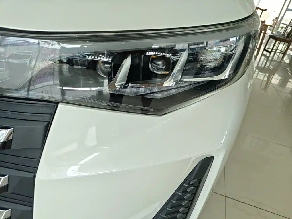 GAC Motor Trumpchi M6 — фото 24