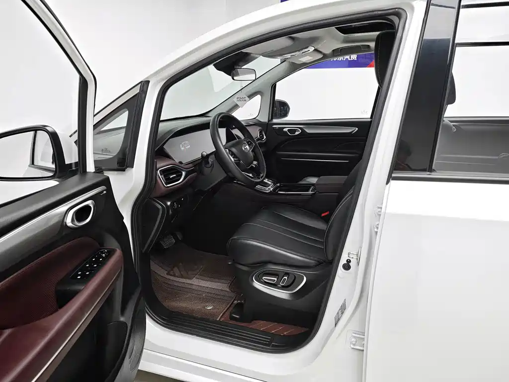 GAC Motor Trumpchi M6 — фото 13