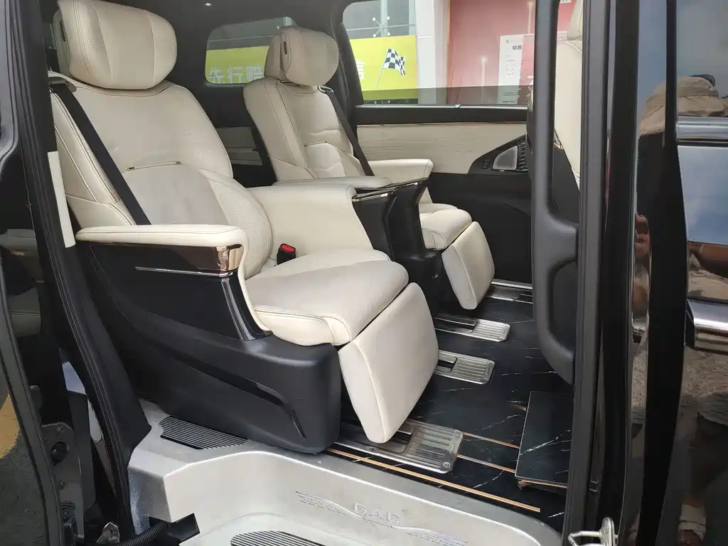 GAC Motor Trumpchi M8 — фото 13