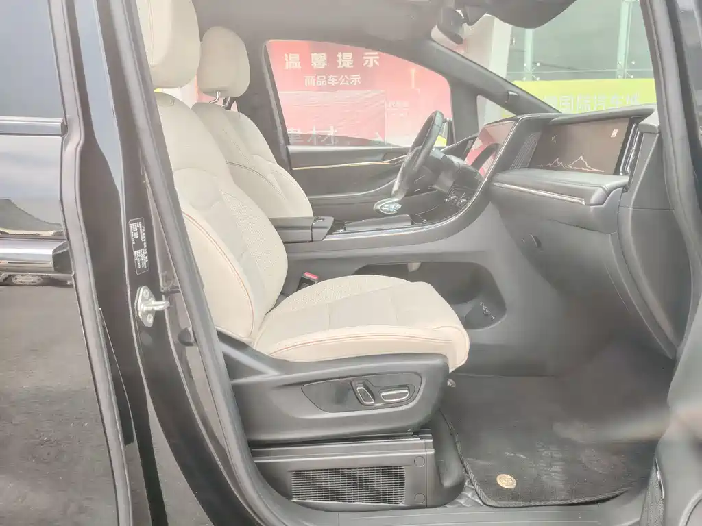 GAC Motor Trumpchi M8 — фото 14