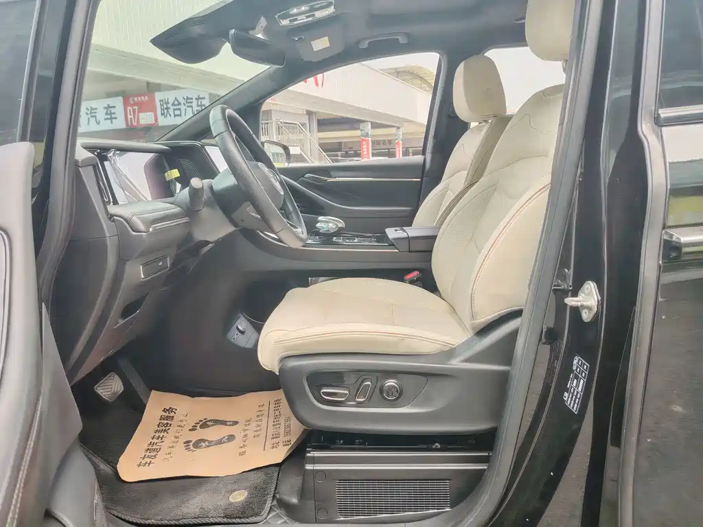 GAC Motor Trumpchi M8 — фото 15