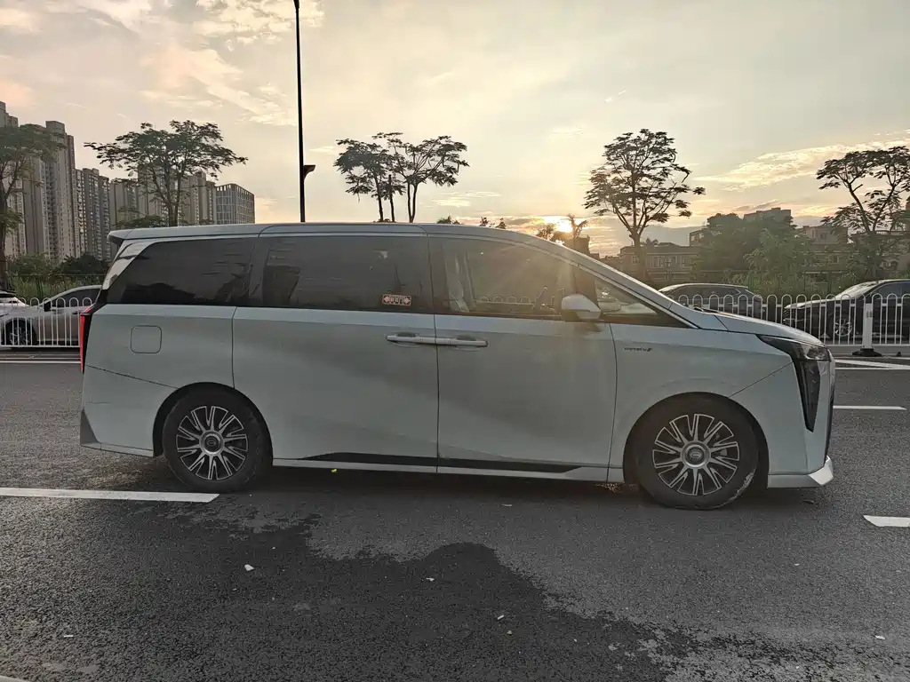 GAC Motor Trumpchi E9 — фото 10