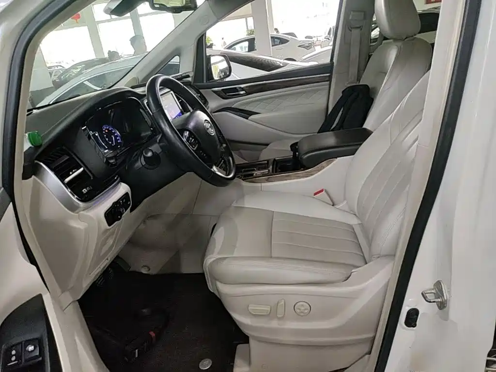 GAC Motor Trumpchi M8 — фото 10