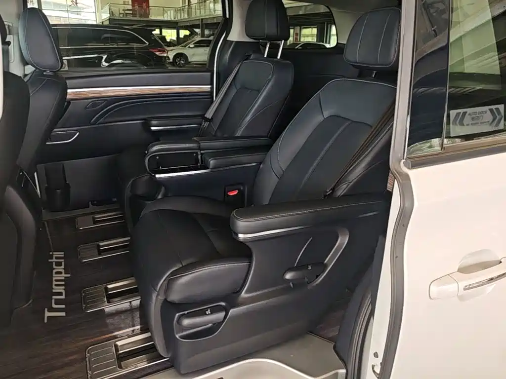 GAC Motor Trumpchi M8 — фото 17