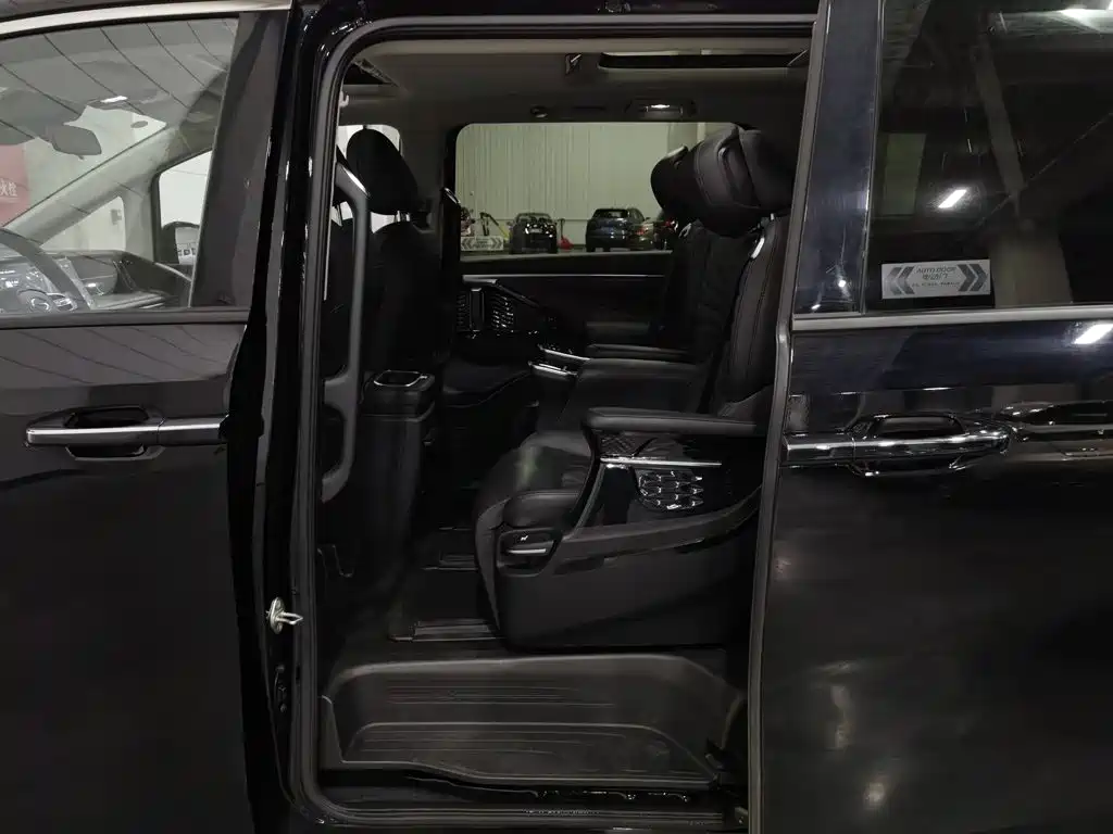 GAC Motor Trumpchi M8 — фото 15