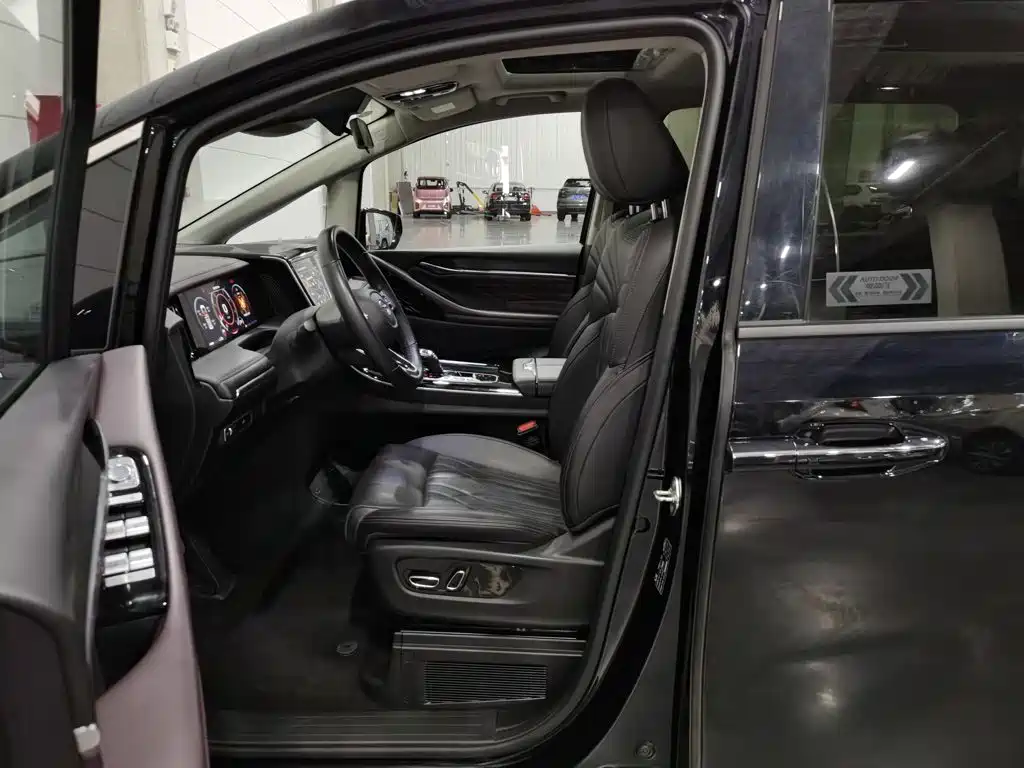 GAC Motor Trumpchi M8 — фото 10