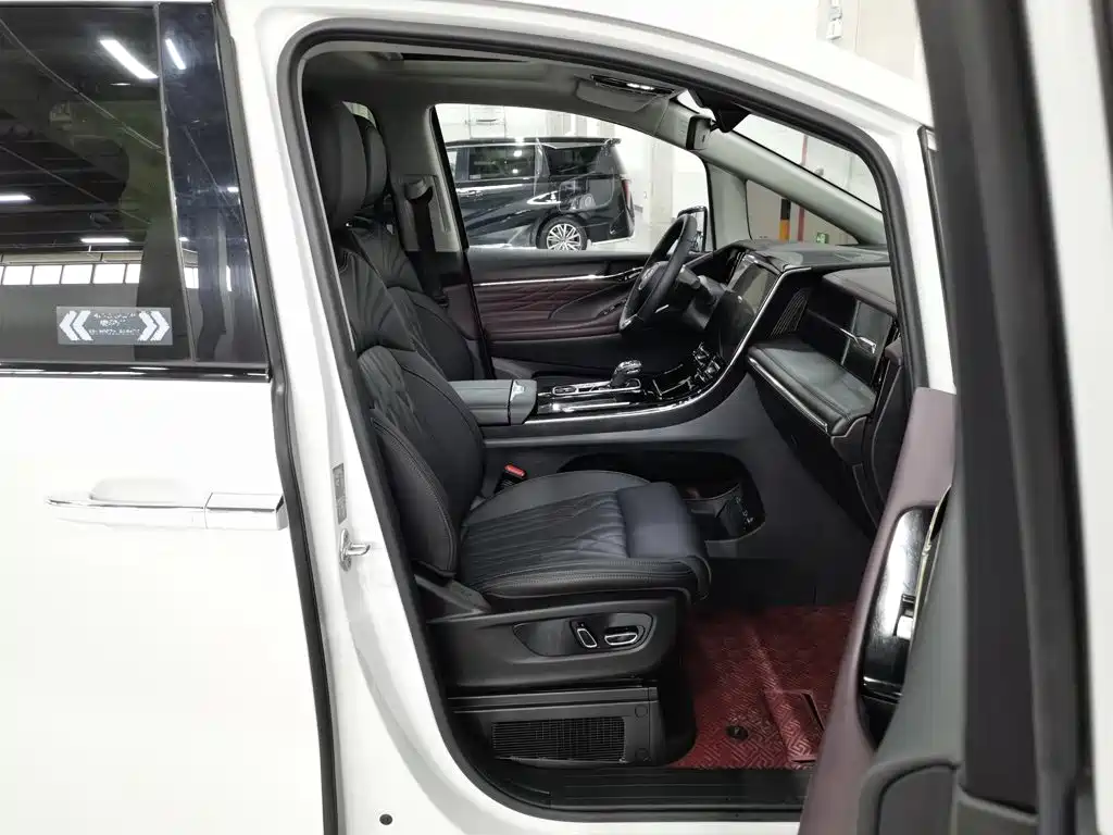 GAC Motor Trumpchi M8 — фото 23