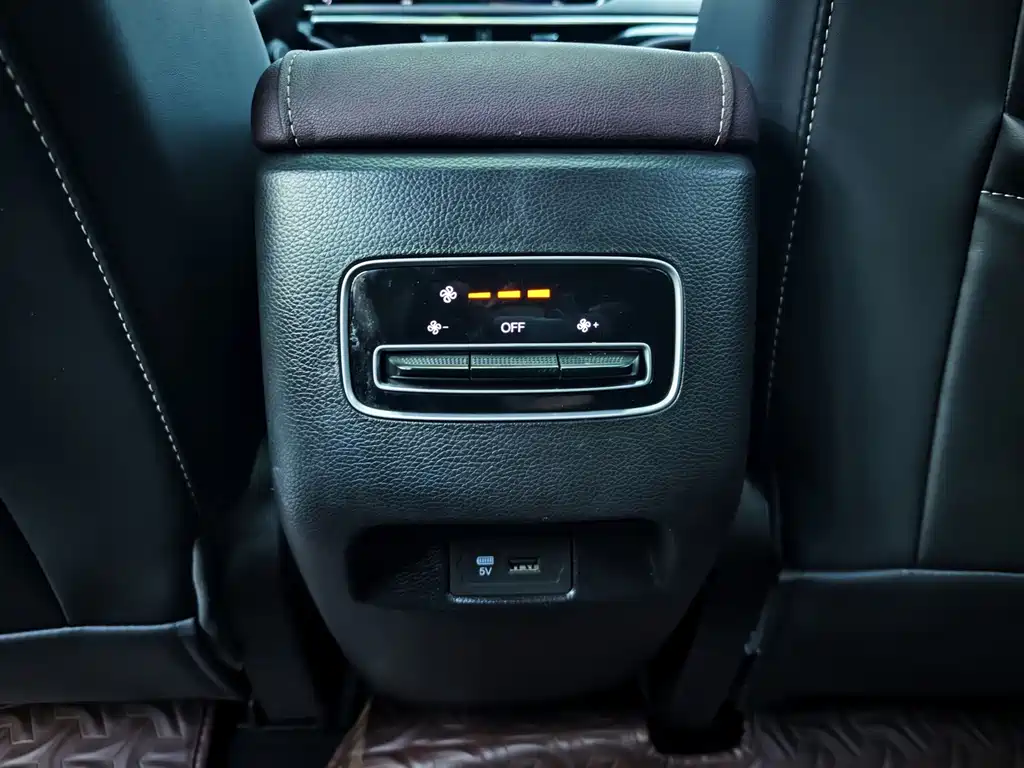 GAC Motor Trumpchi M6 — фото 15