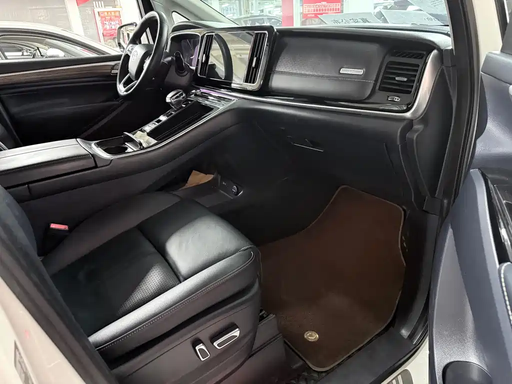 GAC Motor Trumpchi M8 — фото 21