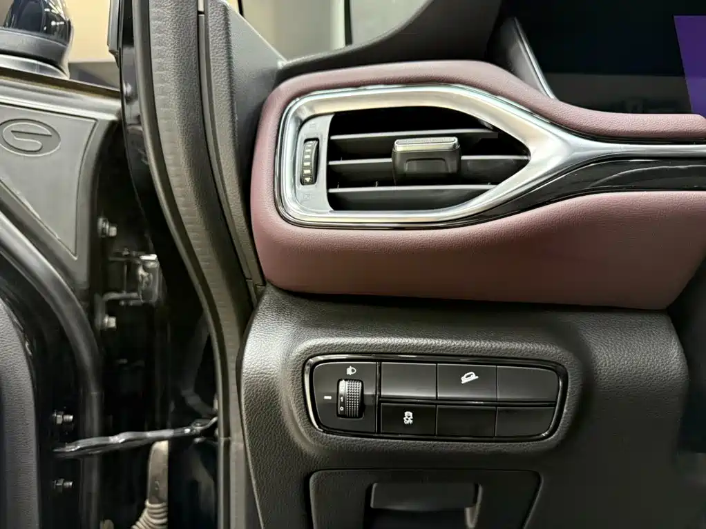 GAC Motor Trumpchi M6 — фото 15
