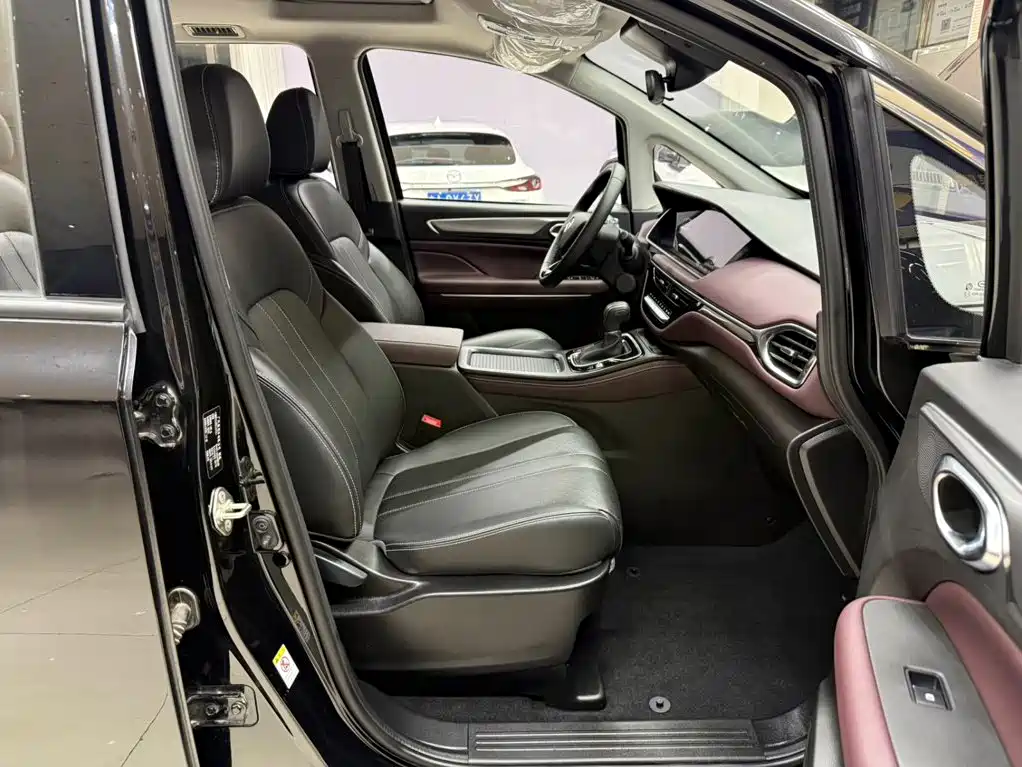GAC Motor Trumpchi M6 — фото 22