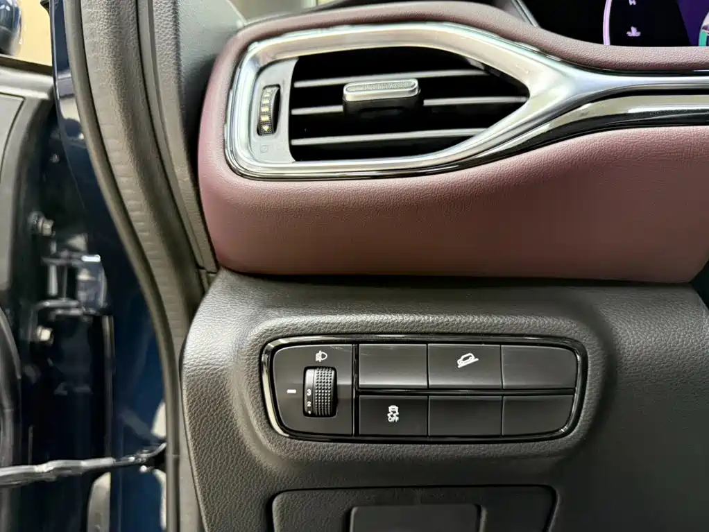 GAC Motor Trumpchi M6 — фото 17