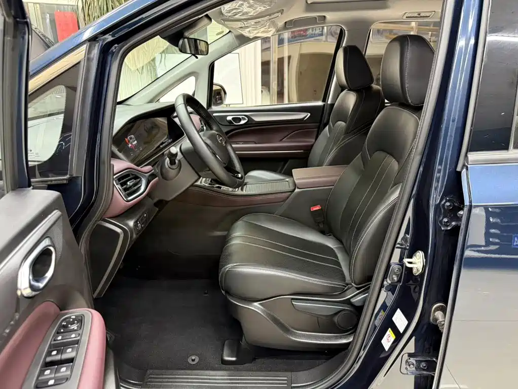 GAC Motor Trumpchi M6 — фото 19