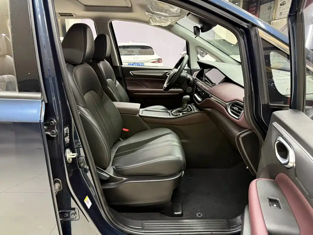 GAC Motor Trumpchi M6 — фото 10