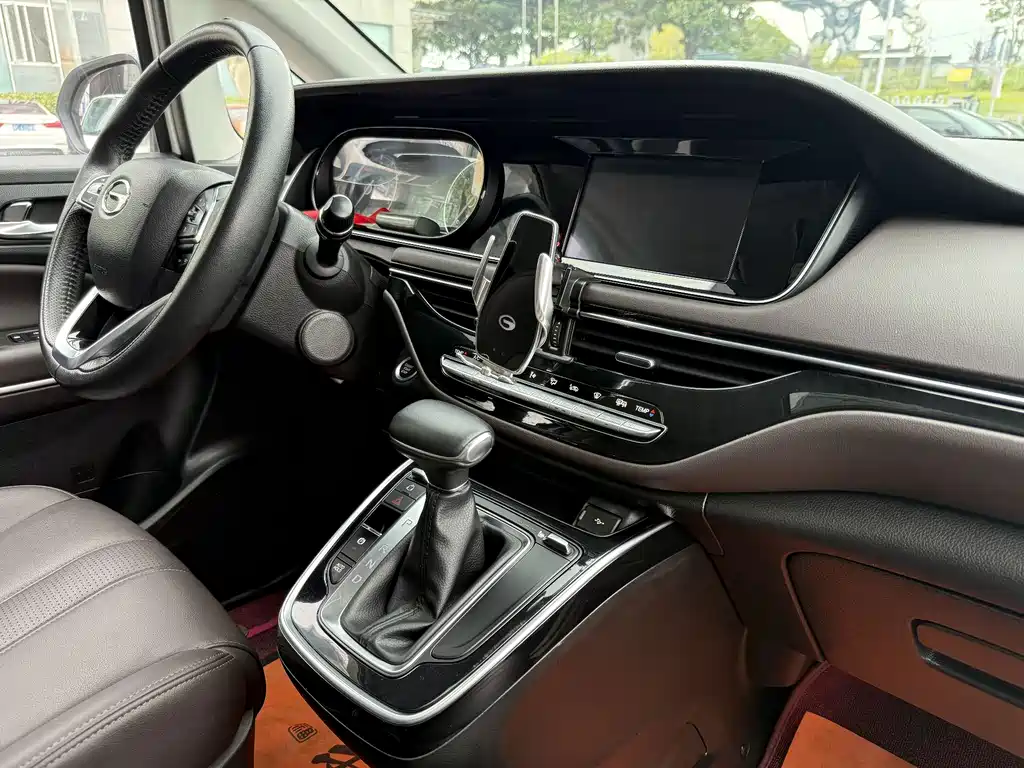 GAC Motor Trumpchi M6 — фото 17
