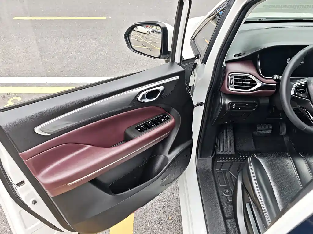 GAC Motor Trumpchi M6 — фото 13
