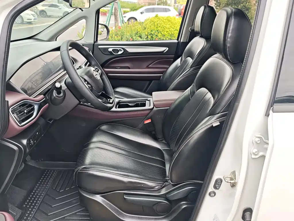 GAC Motor Trumpchi M6 — фото 15