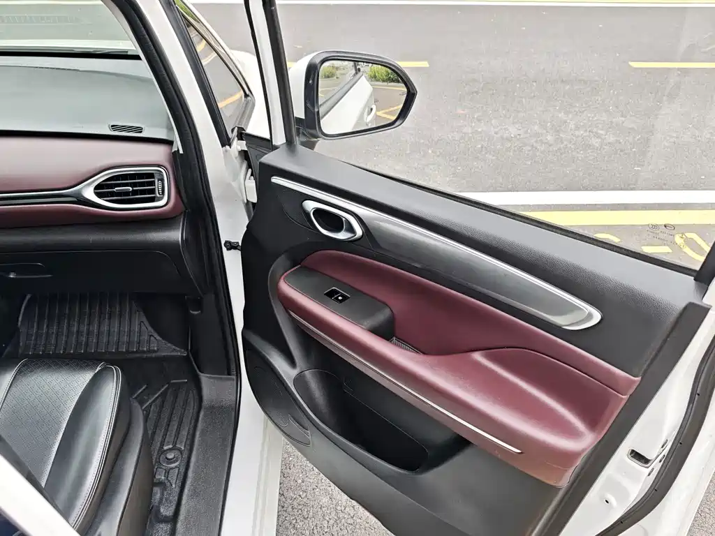 GAC Motor Trumpchi M6 — фото 18