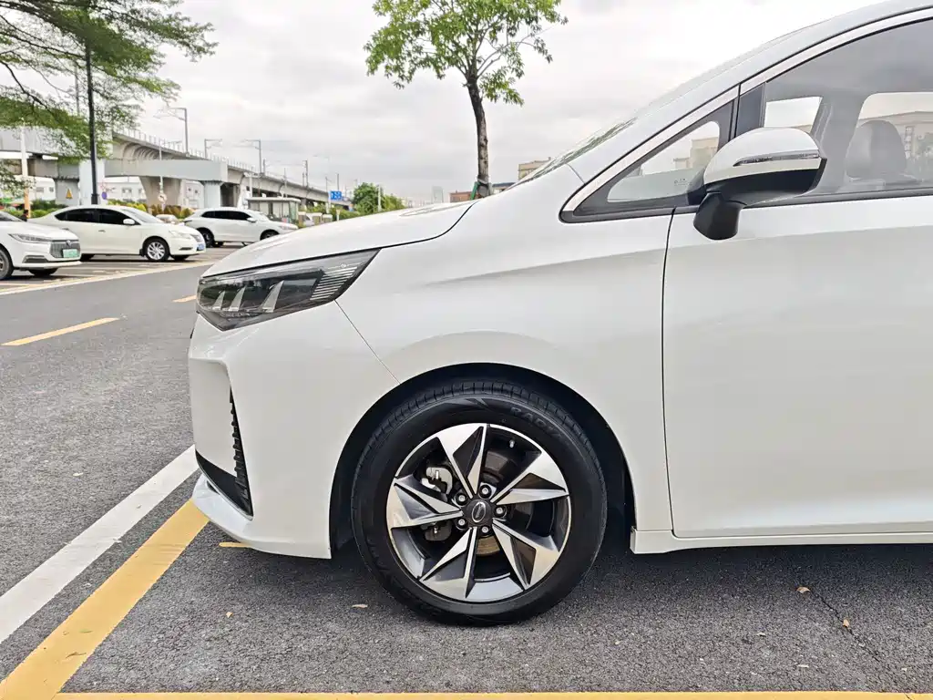 GAC Motor Trumpchi M6 — фото 22