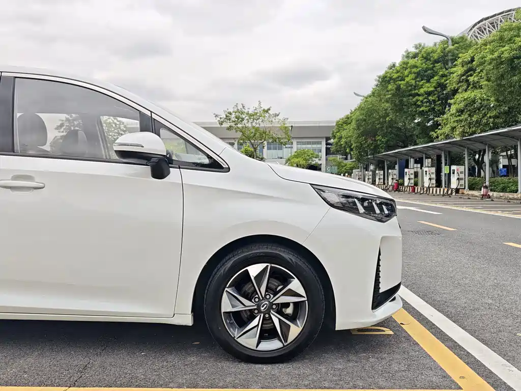 GAC Motor Trumpchi M6 — фото 24