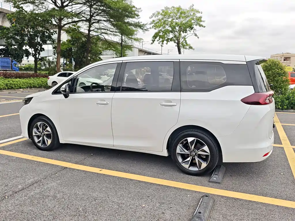 GAC Motor Trumpchi M6 — фото 28