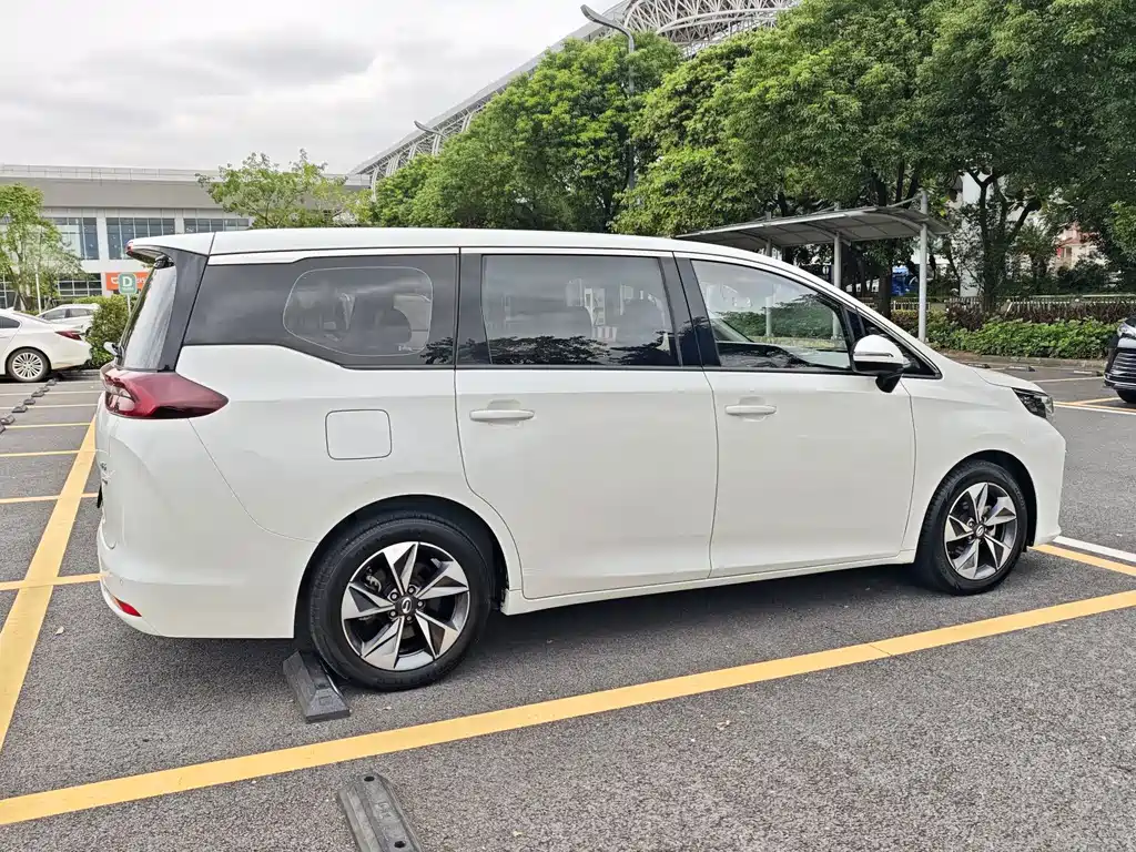 GAC Motor Trumpchi M6 — фото 33
