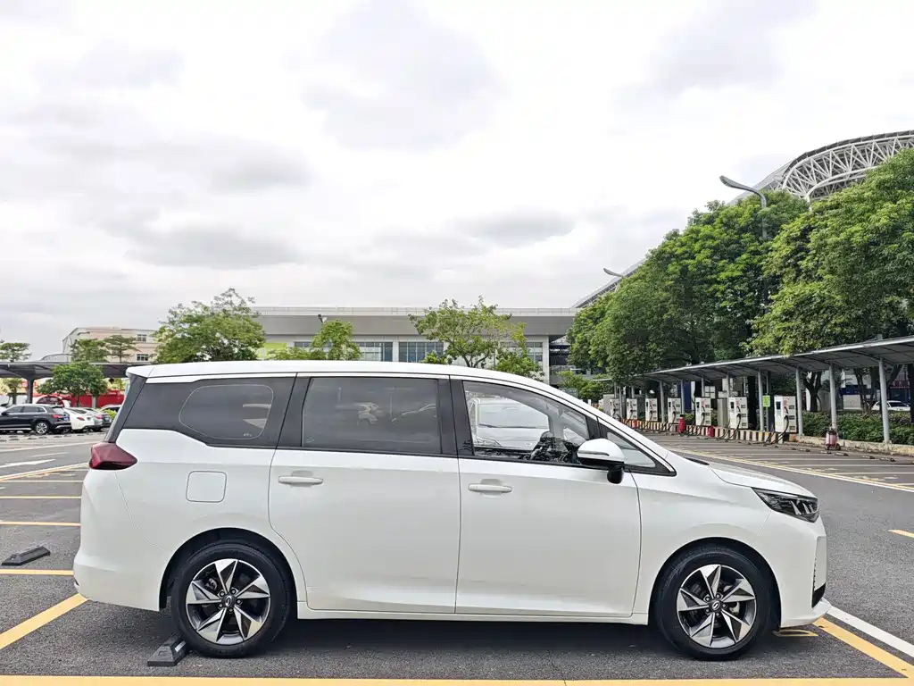 GAC Motor Trumpchi M6 — фото 5