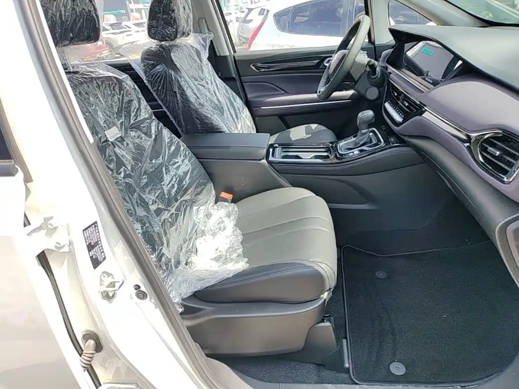 GAC Motor Trumpchi M6 — фото 20