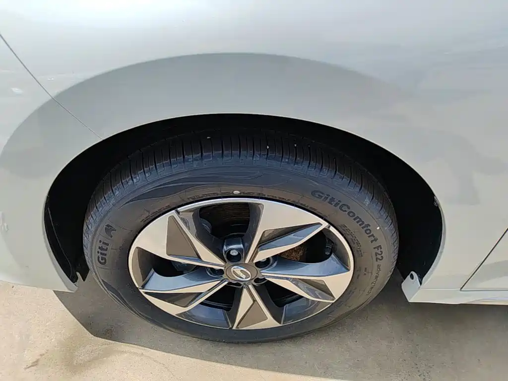 GAC Motor Trumpchi M6 — фото 25