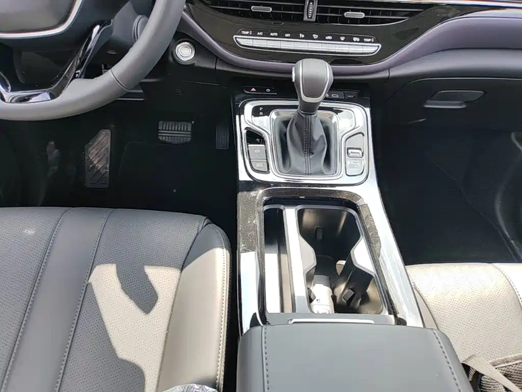 GAC Motor Trumpchi M6 — фото 10