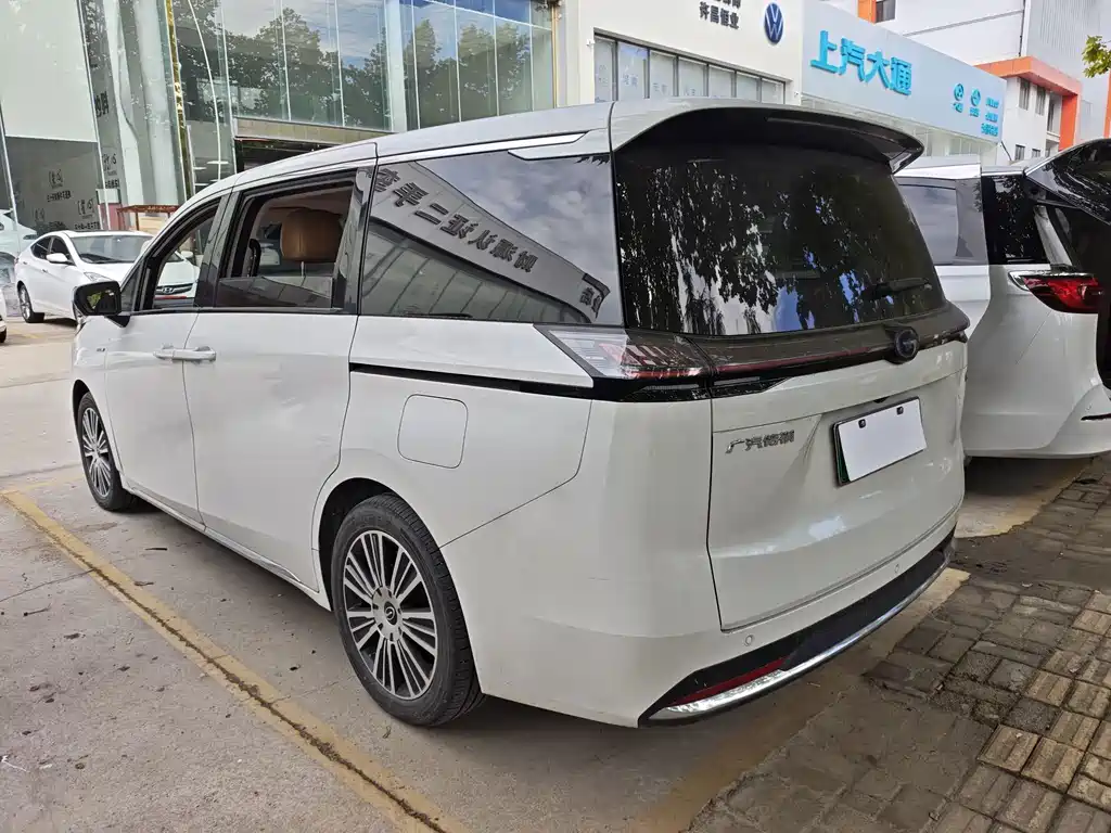 GAC Motor Trumpchi E8 PHEV — фото 4