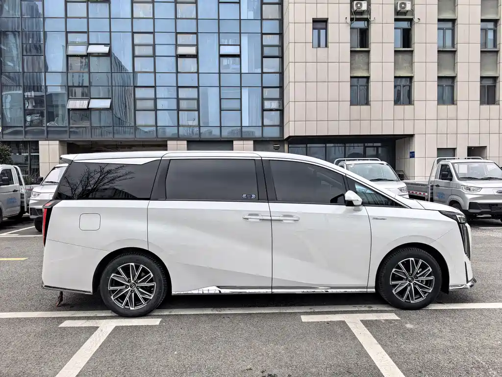 GAC Motor Trumpchi M8 — фото 6