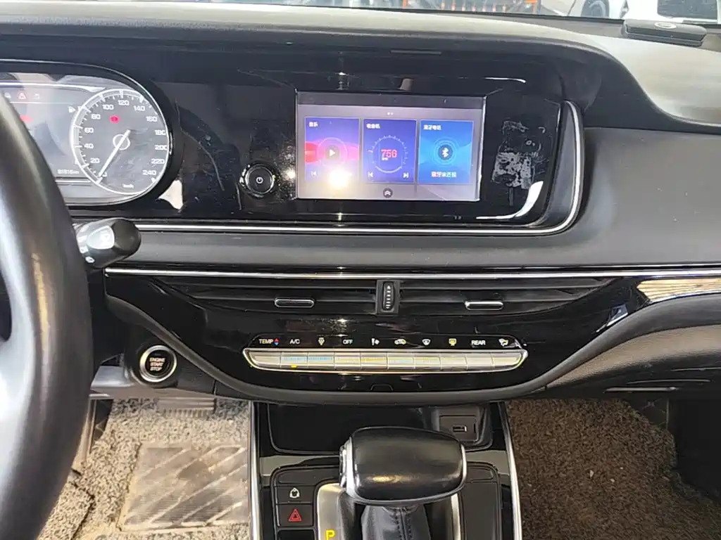 GAC Motor Trumpchi M6 — фото 13