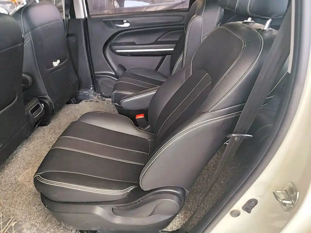 GAC Motor Trumpchi M6 — фото 17
