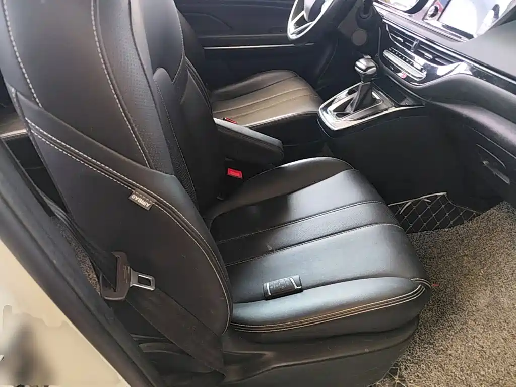 GAC Motor Trumpchi M6 — фото 25