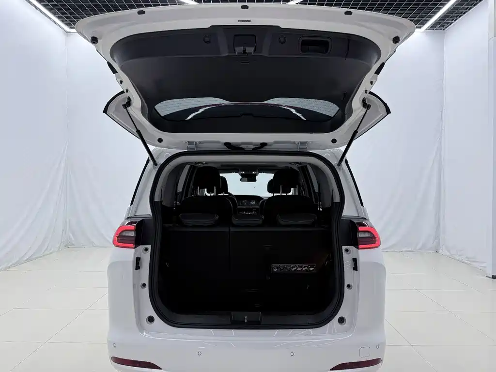 GAC Motor Trumpchi M6 — фото 16
