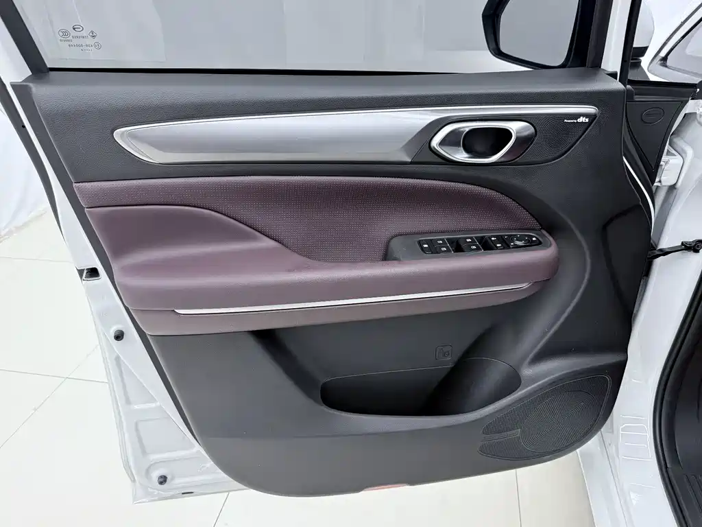GAC Motor Trumpchi M6 — фото 17