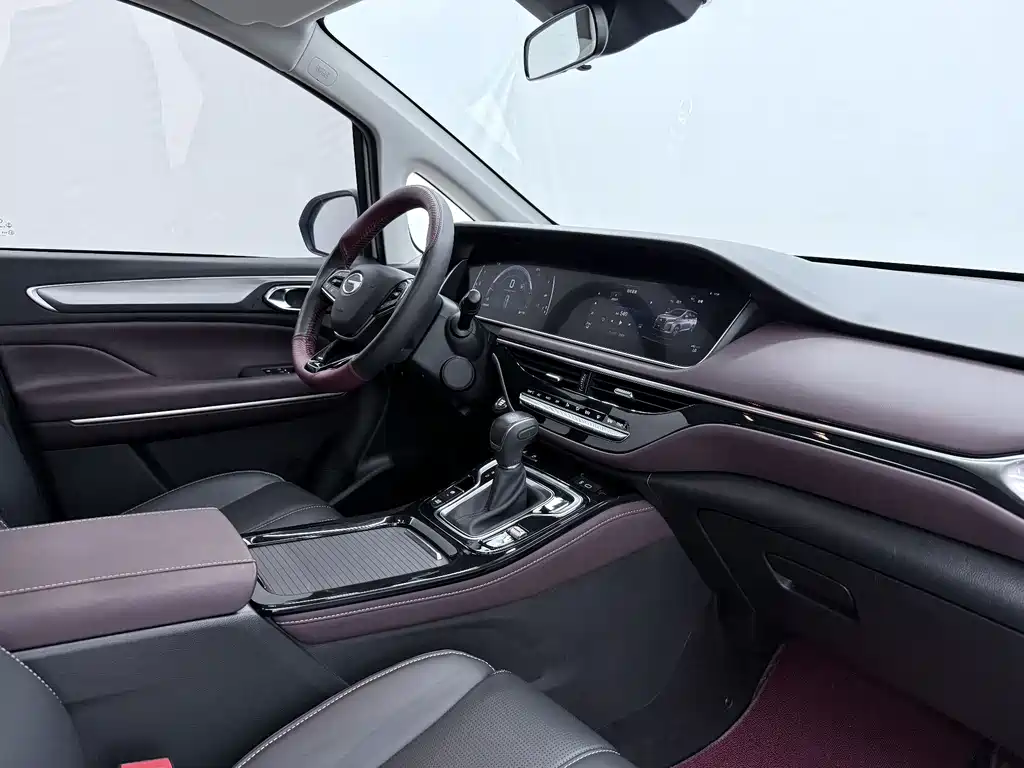 GAC Motor Trumpchi M6 — фото 9
