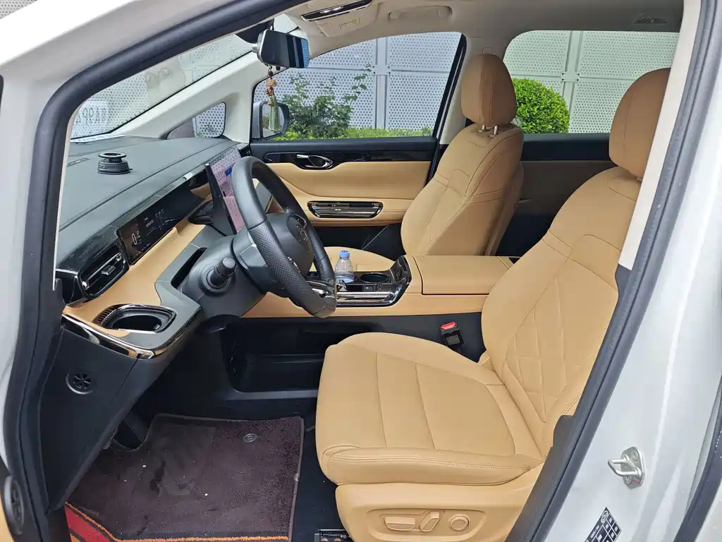 GAC Motor Trumpchi E8 PHEV — фото 11