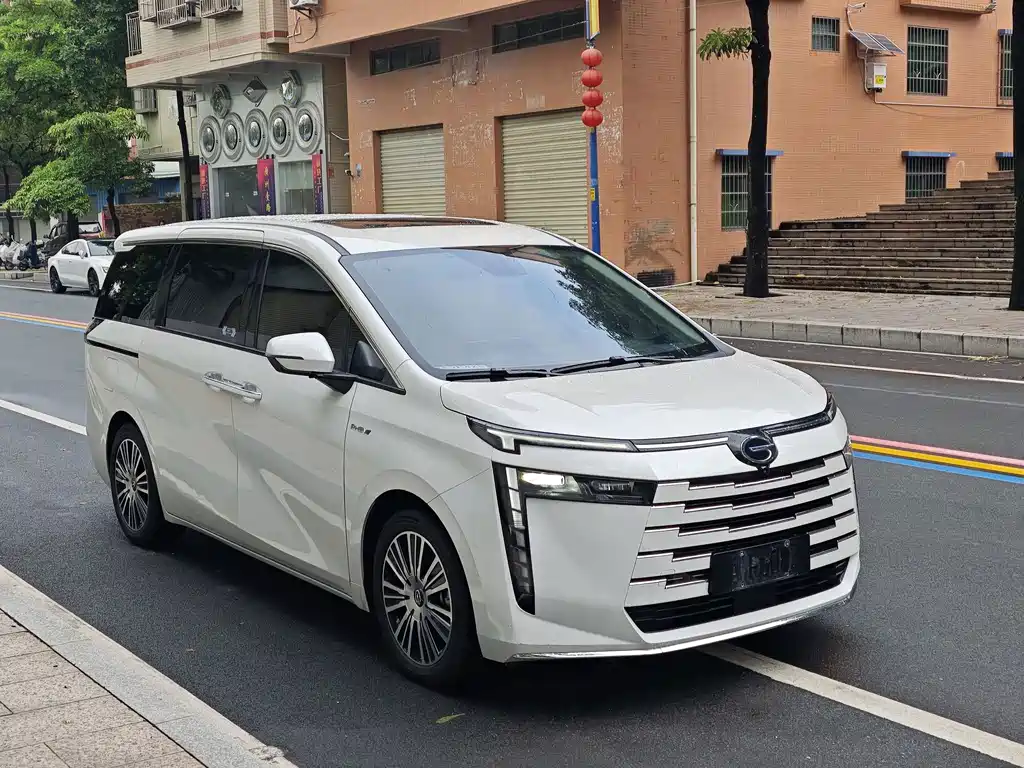 GAC Motor Trumpchi E8 PHEV — фото 3