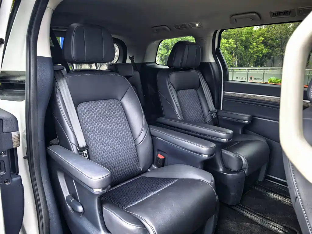 GAC Motor Trumpchi M8 — фото 21