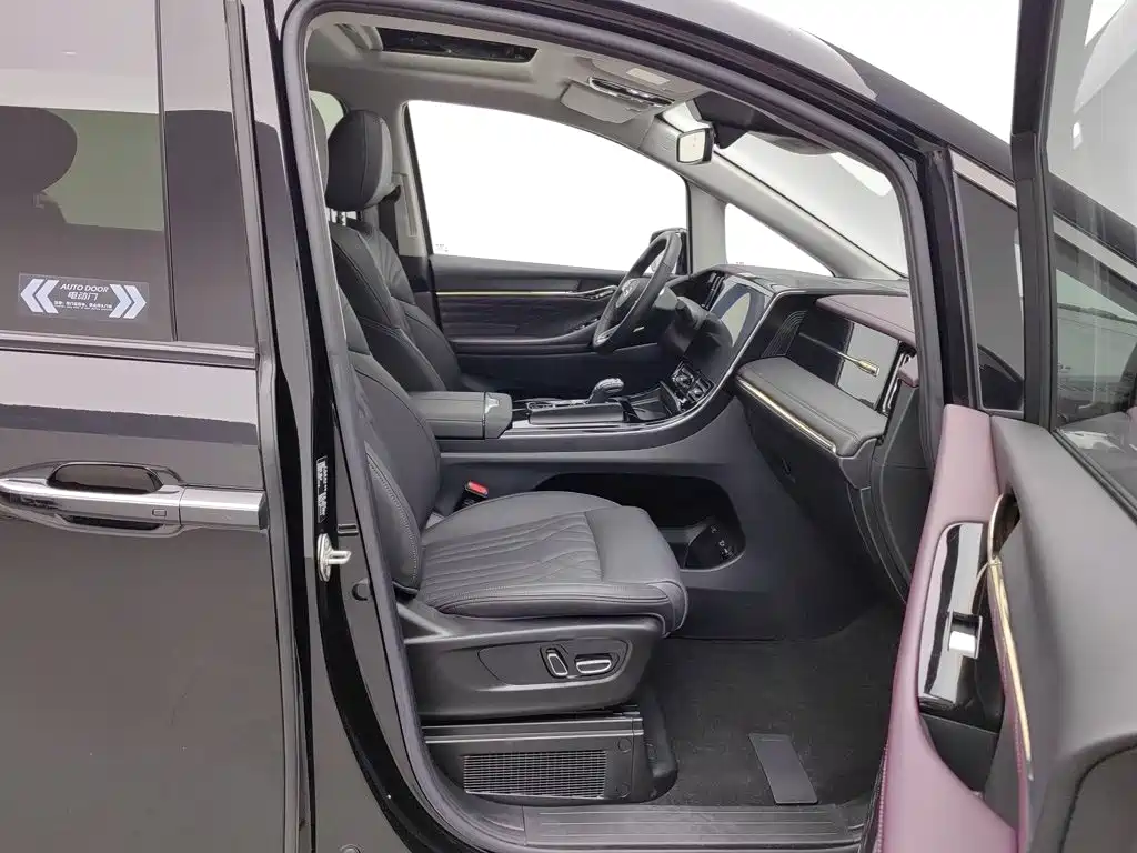 GAC Motor Trumpchi M8 — фото 23