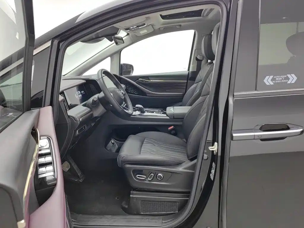 GAC Motor Trumpchi M8 — фото 10