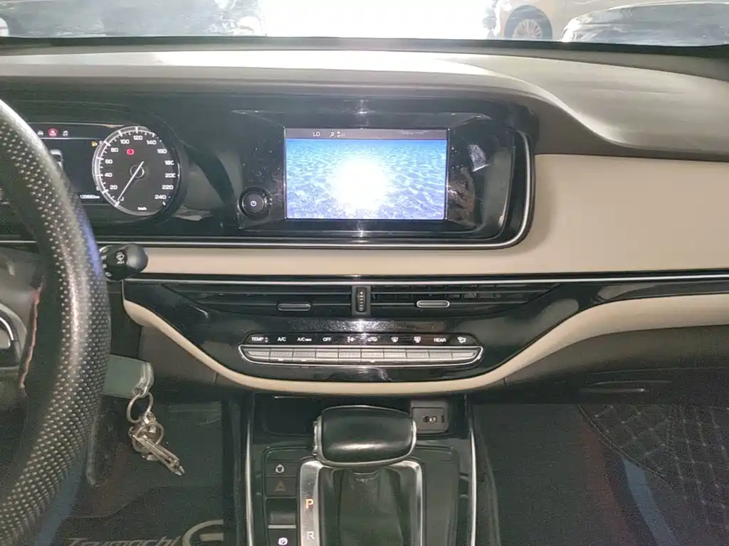 GAC Motor Trumpchi M6 — фото 13
