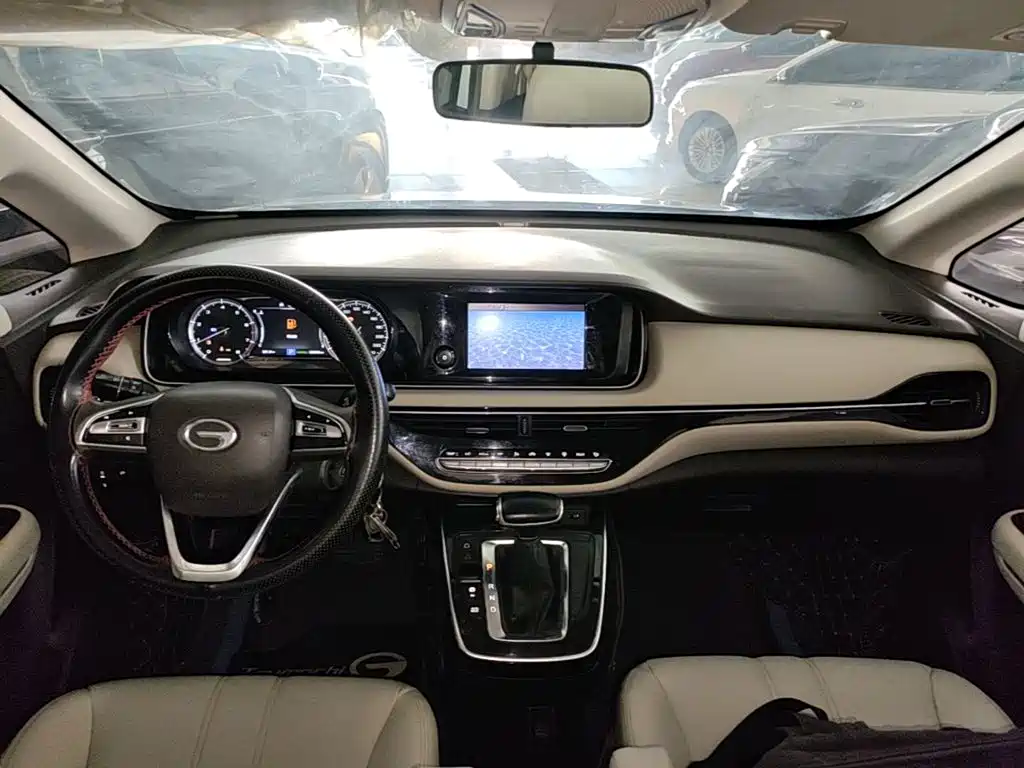 GAC Motor Trumpchi M6 — фото 10