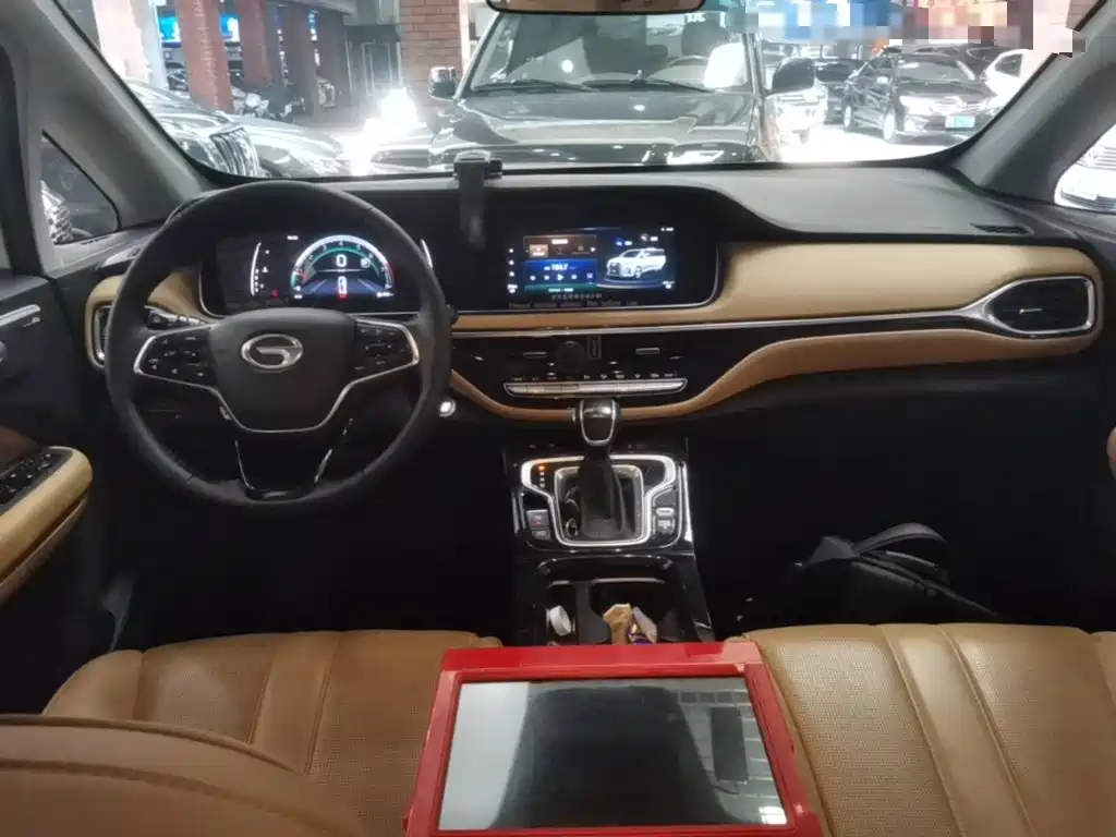 GAC Motor Trumpchi M6 — фото 10