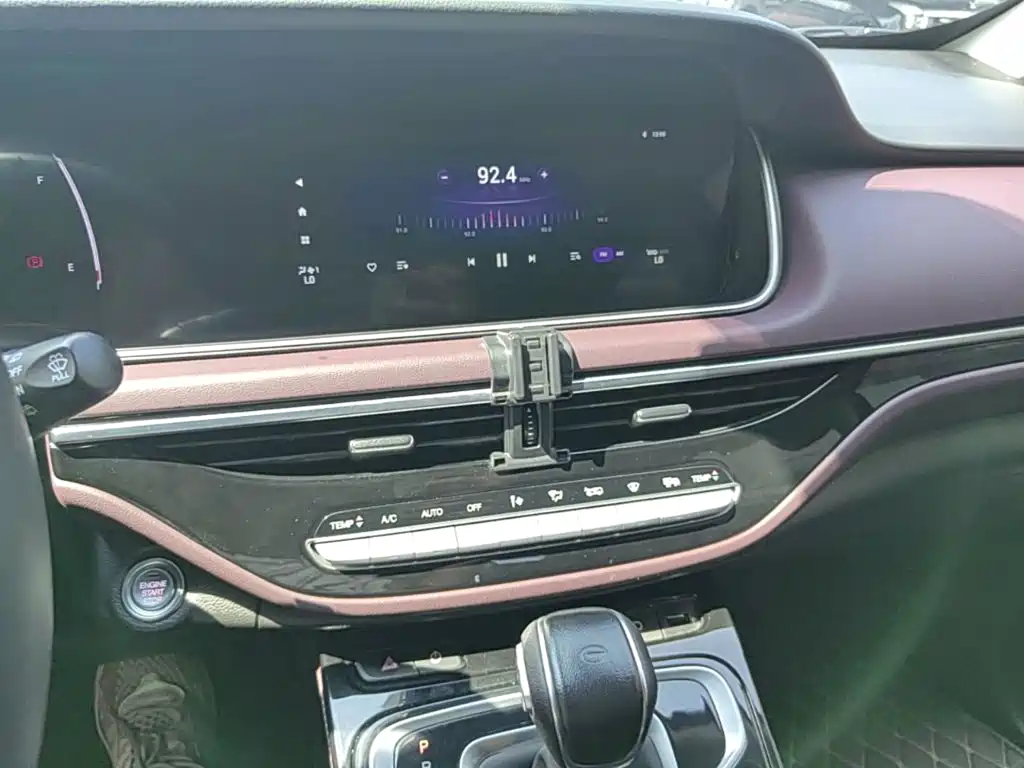 GAC Motor Trumpchi M6 — фото 18
