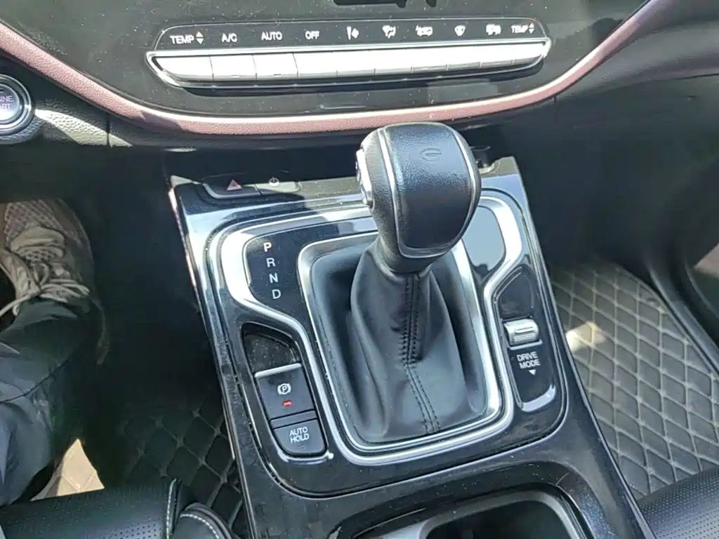 GAC Motor Trumpchi M6 — фото 19