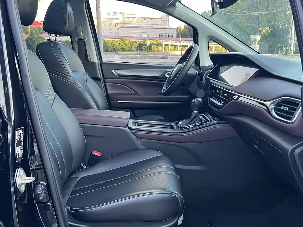 GAC Motor Trumpchi M6 — фото 11